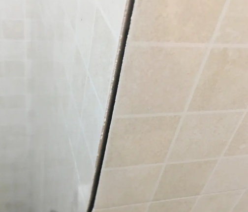 天心瓷砖空鼓维修公司分享阳台瓷砖脱落的修复过程可以分为以下几个步骤